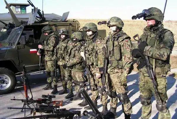 爱游戏下载-包含Uzi在法国队比赛中比赛局势复杂，比赛规则变更引发热议！全场沸腾不已的词条